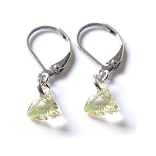 Edelstahl Ohrhänger mit Dreieck Kristallen in der Farbe Crystal Luminous Green