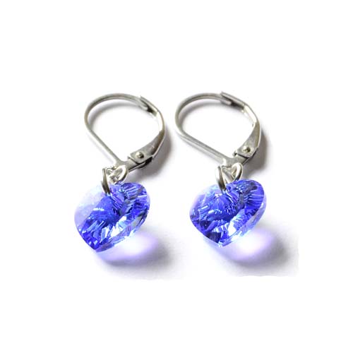 Edelstahl Ohrhänger mit Herz Kristallen in der Farbe Crystal Saphire Aurore Boreale