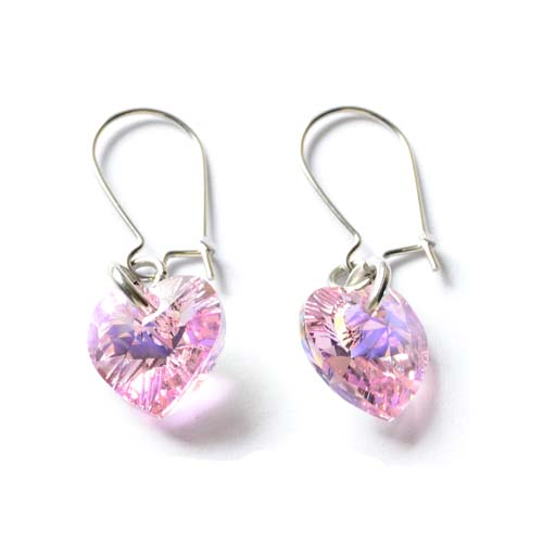 Edelstahl Ohrhänger mit Herz Kristallen in der Farbe Crystal Light Rose Aurore Boreale