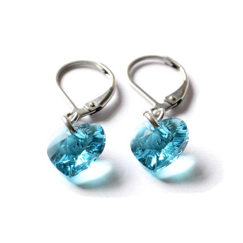 Edelstahl Ohrhänger/ Brisuren mit Herz Kristallen in der Farbe Crystal Blue Zircon