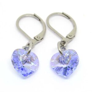 Edelstahl Ohrhänger mit Herz Kristallen in der Farbe Light Sapphire Shimmer